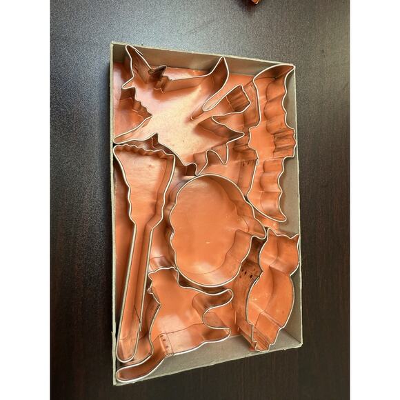 Restoration Hardware Vintage Inspired Halloween Cookie Cutters 8 Shapes READ - Picture 7 of 8